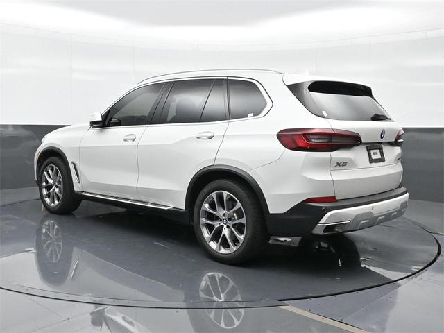 Photo of 2023 Mineral White Metallic BMW X5