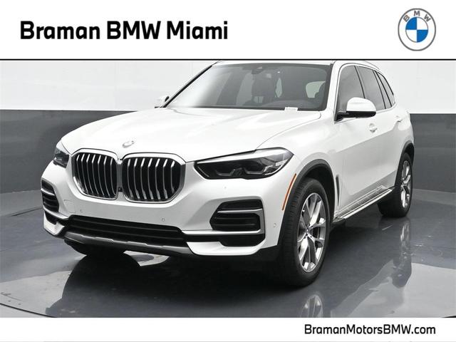 Photo of 2023 Mineral White Metallic BMW X5