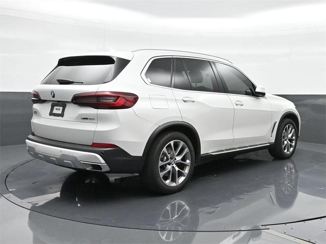 Photo of 2023 Mineral White Metallic BMW X5