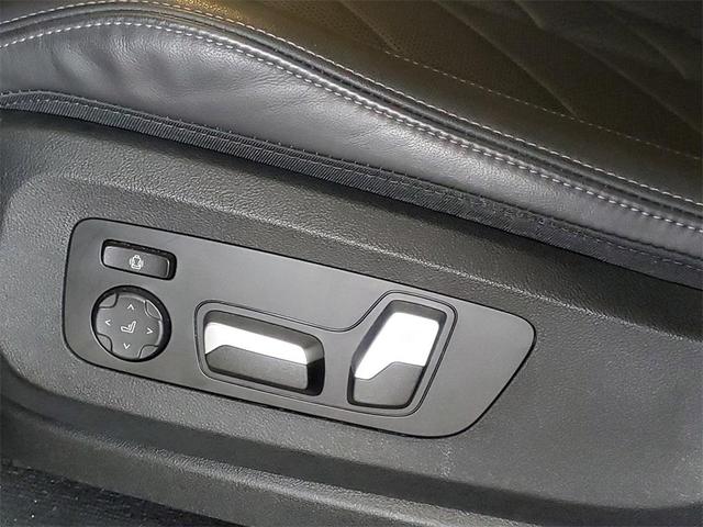 Photo of 2023 Mineral White Metallic BMW X5