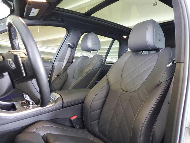 Photo of 2023 Mineral White Metallic BMW X5