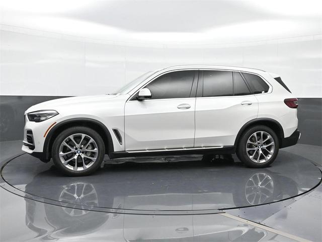 Photo of 2023 Mineral White Metallic BMW X5