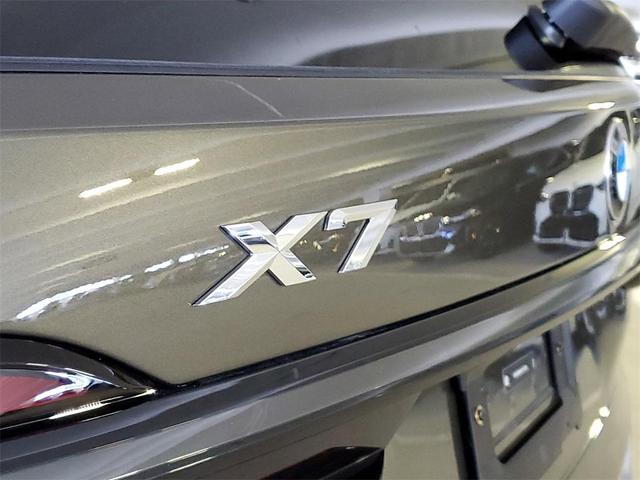 Photo of 2026 Manhattan Green Metallic BMW X7