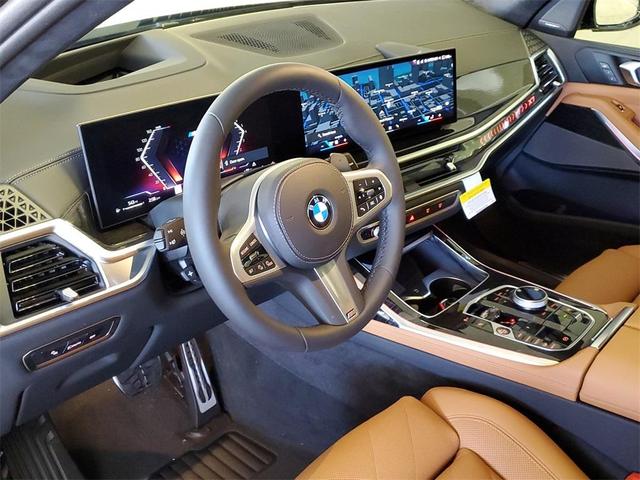 Photo of 2026 Manhattan Green Metallic BMW X7