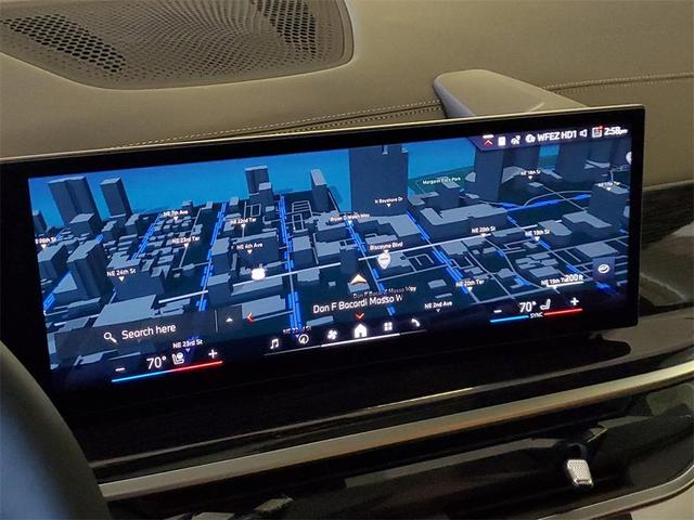 Photo of 2026 Manhattan Green Metallic BMW X7