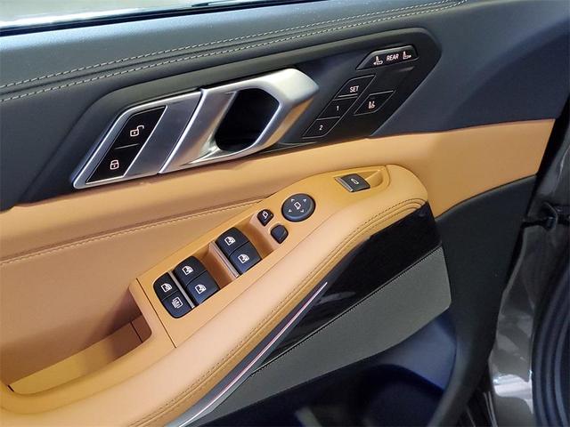 Photo of 2026 Manhattan Green Metallic BMW X7