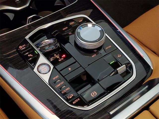 Photo of 2026 Manhattan Green Metallic BMW X7