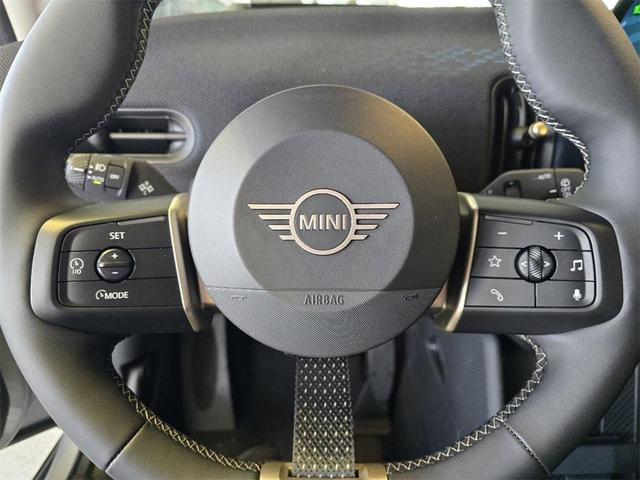 Photo of 2025 Chili Pepper Red MINI Hardtop