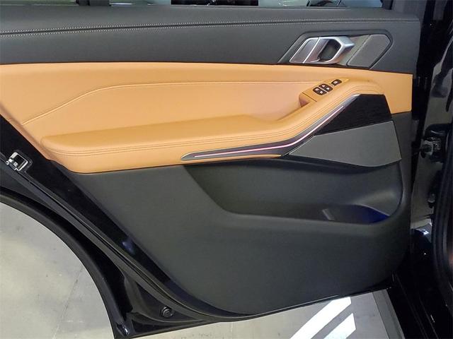 Photo of 2026 Black Sapphire Metallic BMW X7