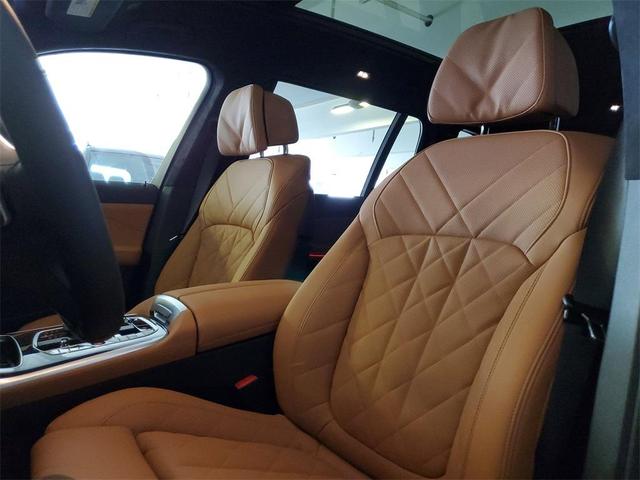 Photo of 2026 Black Sapphire Metallic BMW X7