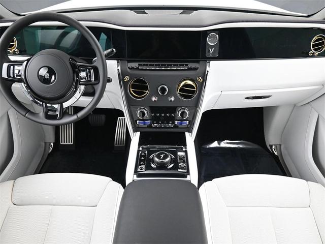 Photo of 2025 White Rolls-Royce Cullinan