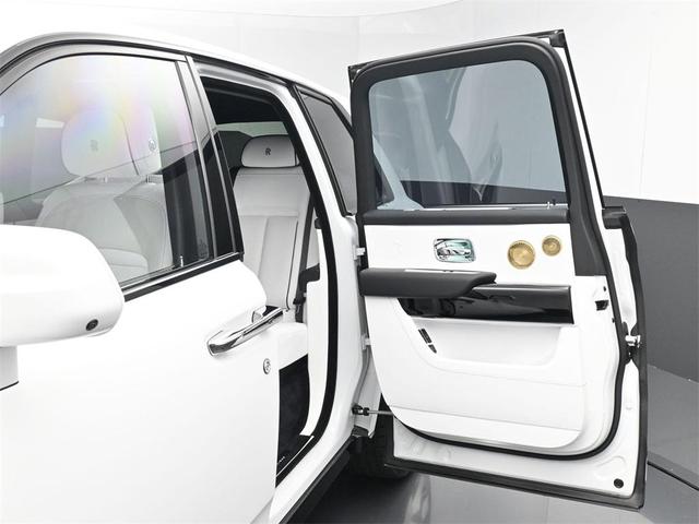 Photo of 2025 White Rolls-Royce Cullinan