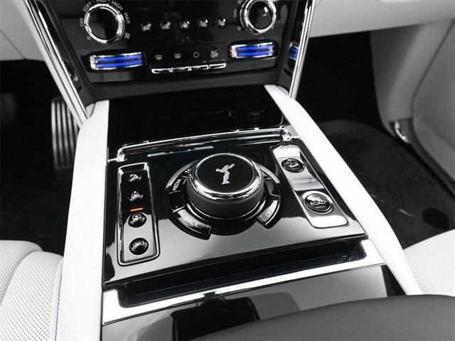Photo of 2025 White Rolls-Royce Cullinan