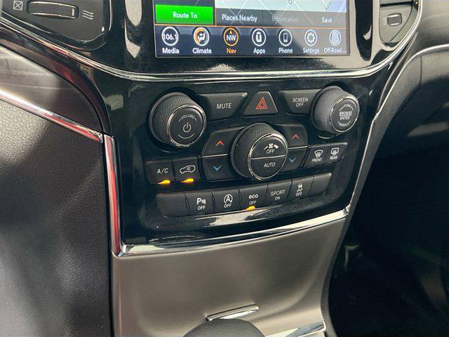 Photo of 2021 Bright White Clearcoat Jeep Grand Cherokee