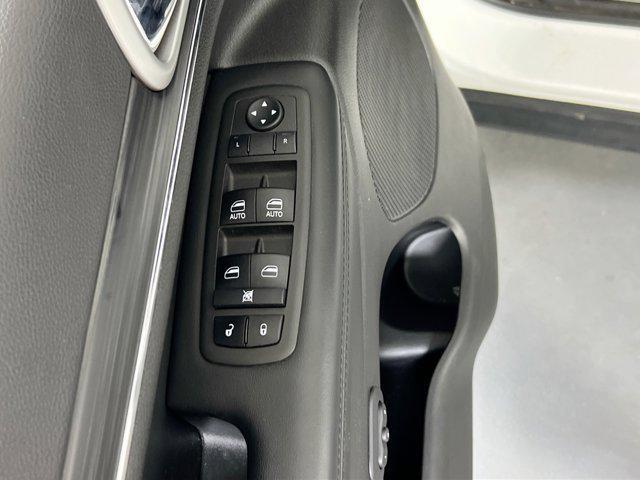 Photo of 2021 Bright White Clearcoat Jeep Grand Cherokee