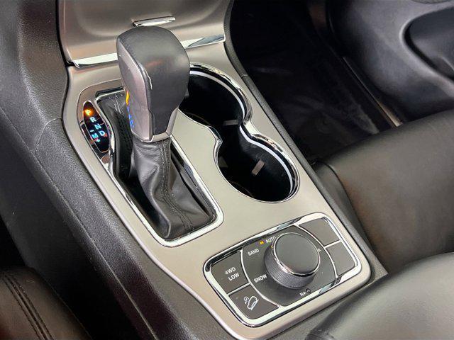 Photo of 2021 Bright White Clearcoat Jeep Grand Cherokee