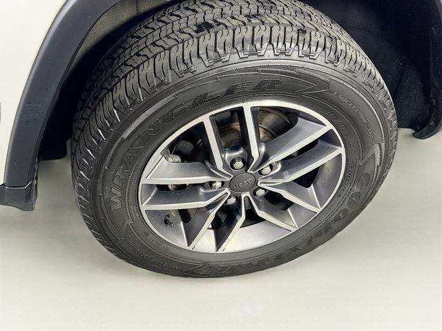 Photo of 2021 Bright White Clearcoat Jeep Grand Cherokee