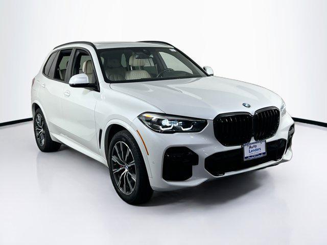 Photo of 2022 Mineral White Metallic BMW X5