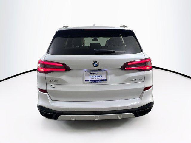 Photo of 2022 Mineral White Metallic BMW X5