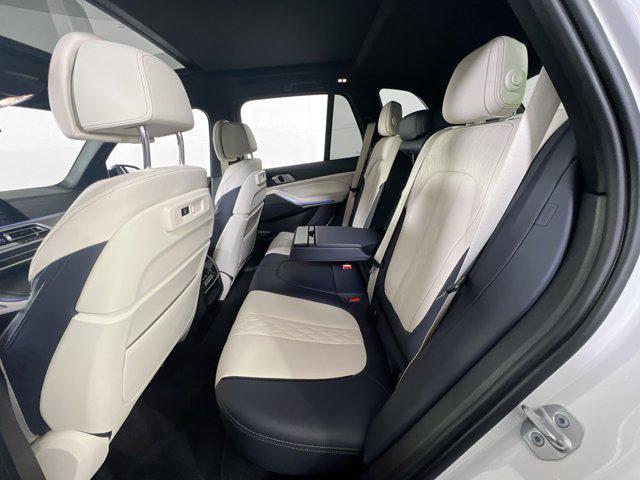 Photo of 2022 Mineral White Metallic BMW X5