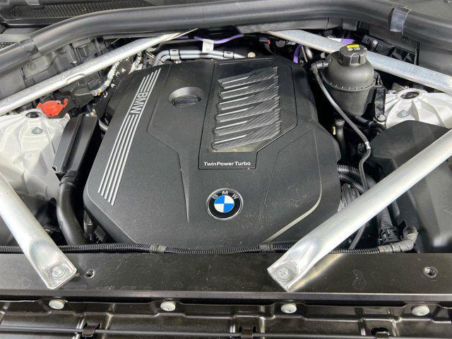 Photo of 2022 Mineral White Metallic BMW X5