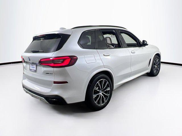Photo of 2022 Mineral White Metallic BMW X5