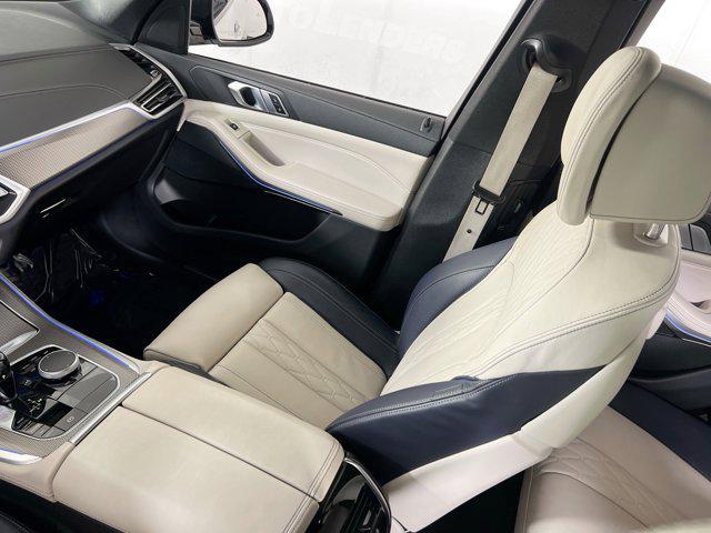 Photo of 2022 Mineral White Metallic BMW X5