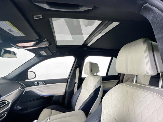 Photo of 2022 Mineral White Metallic BMW X5