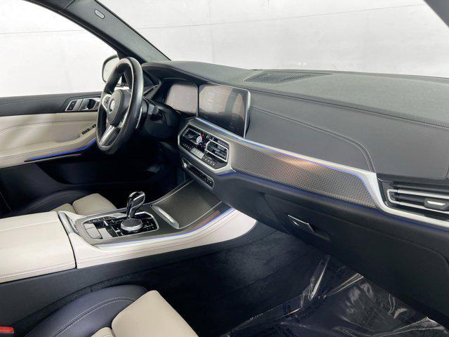 Photo of 2022 Mineral White Metallic BMW X5