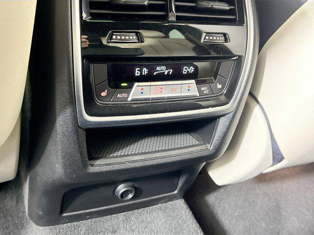 Photo of 2022 Mineral White Metallic BMW X5
