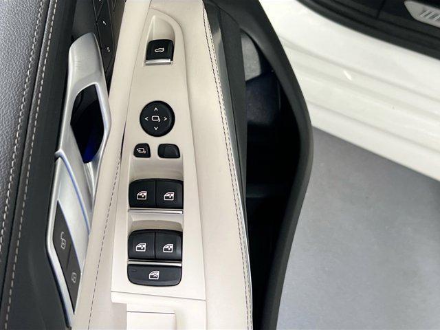 Photo of 2022 Mineral White Metallic BMW X5