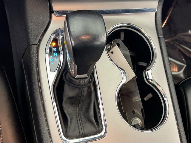 Photo of 2021 Bright White Clearcoat Jeep Grand Cherokee