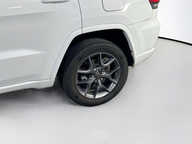 Photo of 2021 Bright White Clearcoat Jeep Grand Cherokee