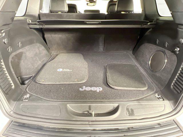 Photo of 2021 Bright White Clearcoat Jeep Grand Cherokee