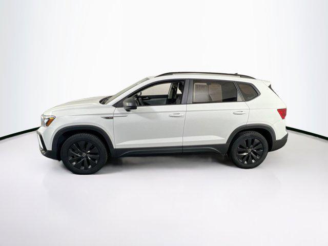 Photo of 2022 Pure White Volkswagen Taos