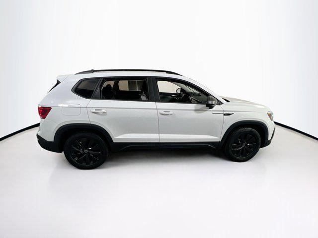 Photo of 2022 Pure White Volkswagen Taos