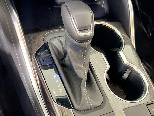 Photo of 2023 Wind Chill Pearl Toyota Highlander Hybrid