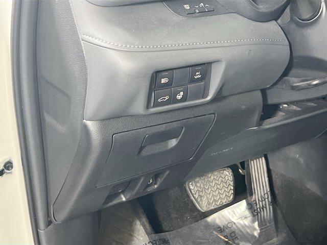 Photo of 2023 Wind Chill Pearl Toyota Highlander Hybrid