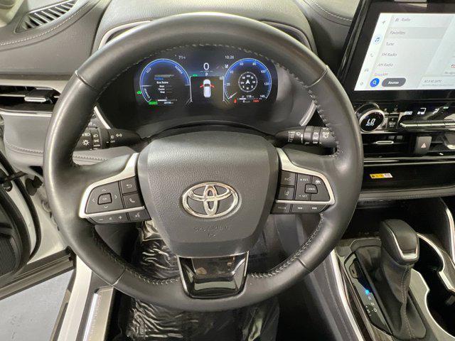 Photo of 2023 Wind Chill Pearl Toyota Highlander Hybrid