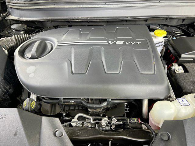 Photo of 2021 Diamond Black Crystal Pearlcoat Jeep Cherokee
