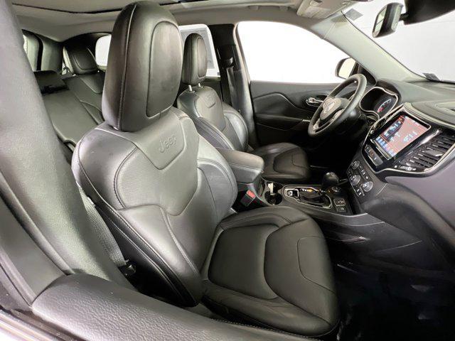 Photo of 2021 Diamond Black Crystal Pearlcoat Jeep Cherokee