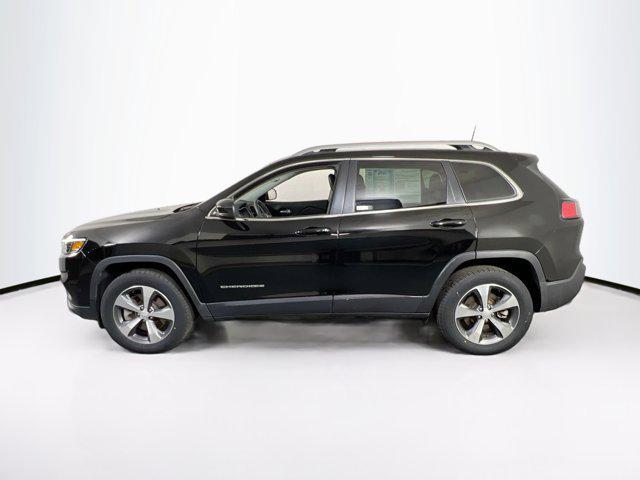 Photo of 2021 Diamond Black Crystal Pearlcoat Jeep Cherokee