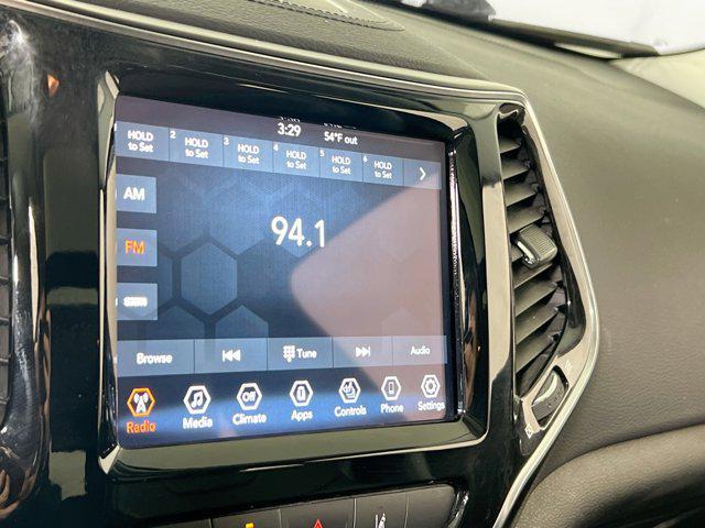 Photo of 2021 Diamond Black Crystal Pearlcoat Jeep Cherokee