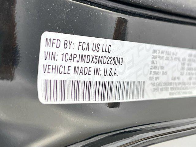 Photo of 2021 Diamond Black Crystal Pearlcoat Jeep Cherokee