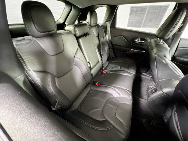 Photo of 2021 Diamond Black Crystal Pearlcoat Jeep Cherokee