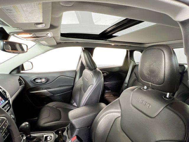 Photo of 2021 Diamond Black Crystal Pearlcoat Jeep Cherokee