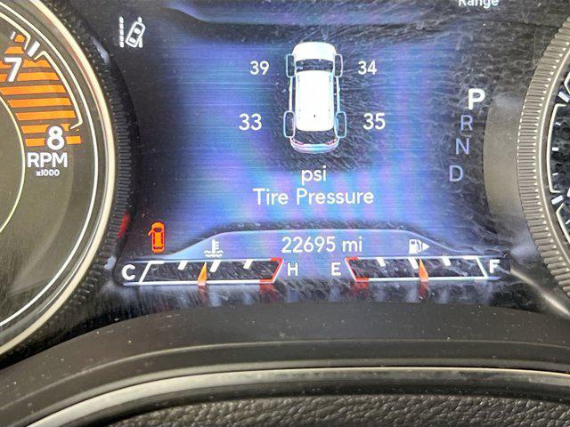 Photo of 2021 Diamond Black Crystal Pearlcoat Jeep Cherokee