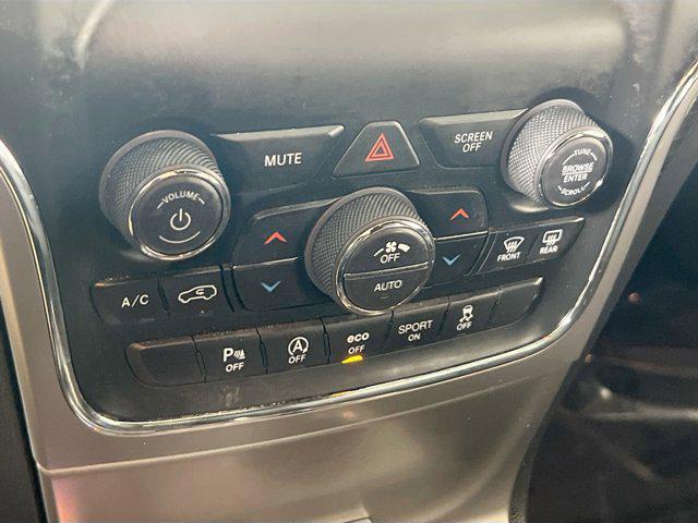 Photo of 2021 Diamond Black Crystal Pearlcoat Jeep Grand Cherokee