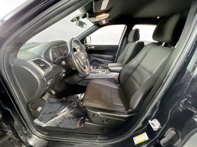 Photo of 2021 Diamond Black Crystal Pearlcoat Jeep Grand Cherokee