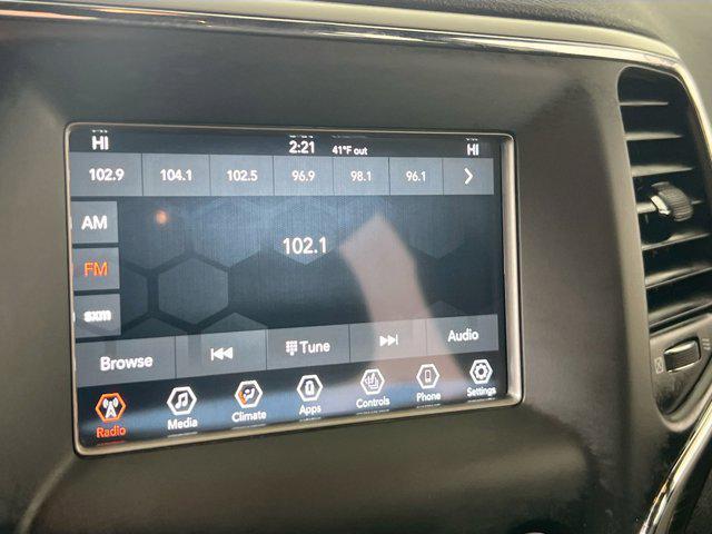 Photo of 2021 Diamond Black Crystal Pearlcoat Jeep Grand Cherokee